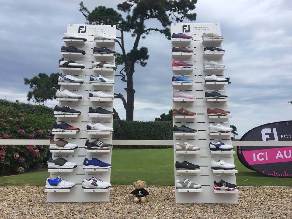 Présentoirs chaussures et vêtements golf FootJoy 14
