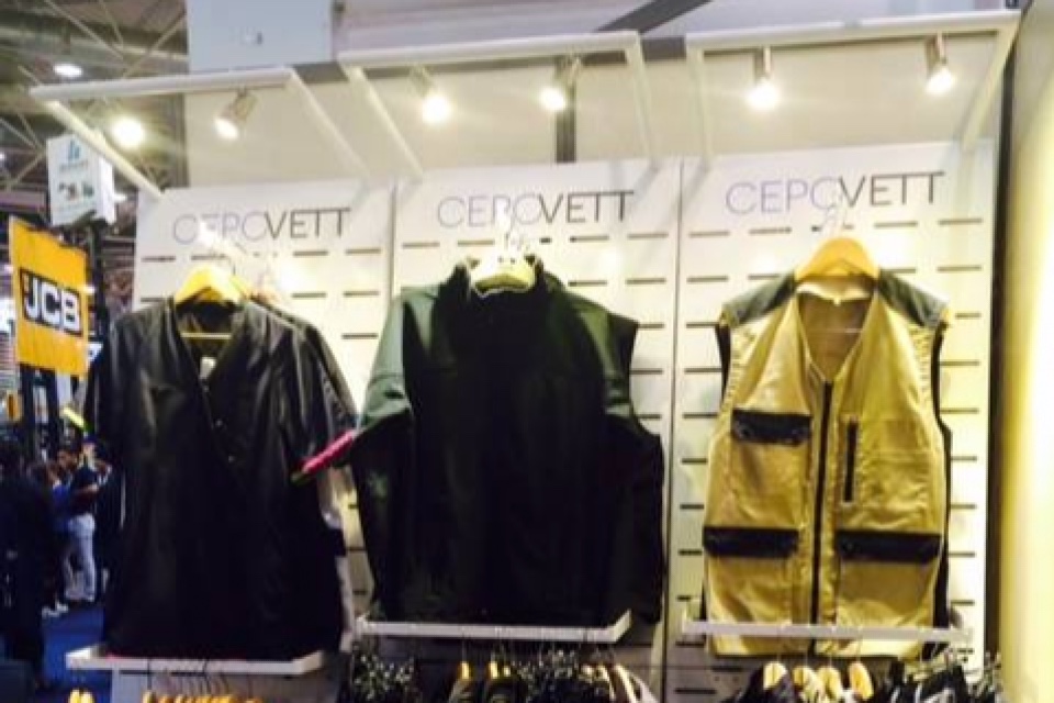 Présentoirs et penderies textile vêtements de sécurité Cepovett
