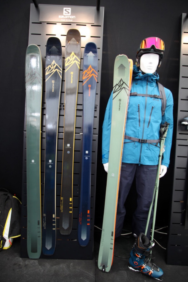 Présentoirs casques masques chaussures skis snowboards Salomon 18