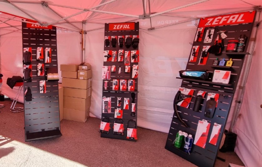Nos présentoirs à accessoires cycle par Zéfal en noir