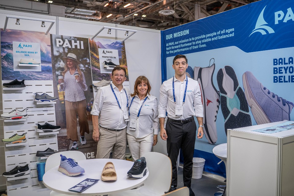 X.Light accompagne Axis Balance Shoes au World Ageing Festival