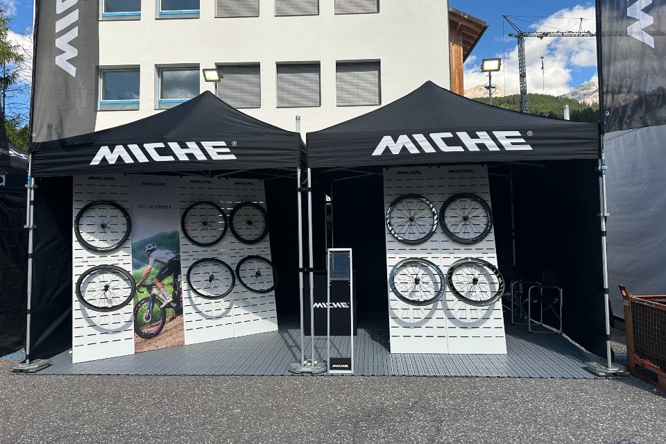 Des supports de roues sur mesure pour MICHE dans les Dolomites