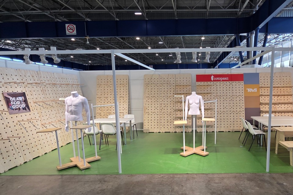 X.Light imagine un stand pour Cotopaxi et Teva
