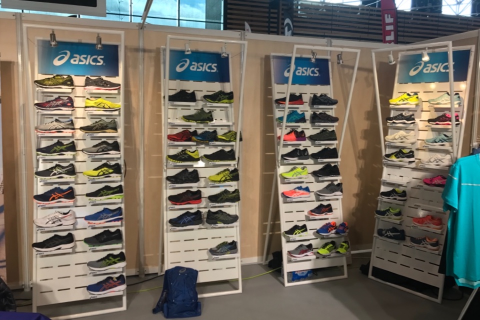 Présentoirs chaussures Asics